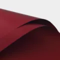 Papier d'emballage étanche rouge foncé pour bouquets de fleurs et emballages cadeaux. - Cerise