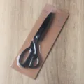 Mehrzweck-Blumenbandschere mit schwarzem Griff und Blisterkartenverpackung für den Garten. - Mehrzweck Band Schere / Schwarz