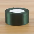 Dunkelgrüne Satinband 4cm Rolle für Geschenkverpackung, Blumenverpackung und DIY Basteln. - 25 Yards Pro Rolle / Dunkelgrün