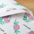 Waterdicht bloemeninpakpapier met rozenpatroon en romantische tekst voor prachtige boeketten. - 20 Stuks/Pak (56x56cm) / Wit