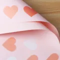 Rosa Neon Herz wasserdichte Perlenfolie Blumen Geschenkpapier fur Valentinstag Variante - 20 Stück/Packung (56x56cm) / Pfirsichrosa