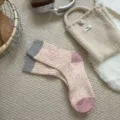 Chaussettes femme mi-haute en laine mélangée mouchetée rose et gris pour l'hiver doux. - Rose