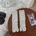 Grey ribbed split-toe socks, breathable summer thin cotton socks for women, stylish tabi design. - Light Gray