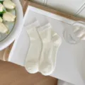 Calzini a coste bianchi da donna, traspiranti, primaverili ed estivi alla moda casual. - Bianco Crema