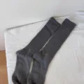 Calze lunghe a costine grigio scuro da donna, modello in tinta unita di cotone per uso quotidiano. - Grigio Antracite