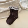 Chaussettes mi-hautes à volants et pois vintage, jolies chaussettes femme automne hiver - Café Foncé