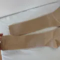 Calzini slouch a coste da donna in khaki, cotone traspirante lunghe calze giornaliere. - Tè al Latte