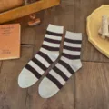 Chaussettes mi-hautes rayées en cachemire marron, chaussettes décontractées d'hiver douces. - Taille unique / Beige