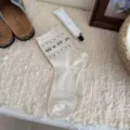 Calzini donna stile coreano a metà polpaccio, cotone beige maculato con fiocco e cuore. - Mesh a pois bianco