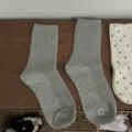 Calzini a costine di colore grigio tinta unita da donna, calzini casual in cotone versatili. - Taglia unica / Grigio chiaro