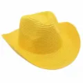 Detalle de sombrero de paja amarillo verano, textura de proteccion solar playa cowboy. - Amarillo
