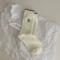 Calze a costine in stile coreano da donna con grazioso ricamo a fiocco e bordo a contrasto. - Taglia unica / Bianco