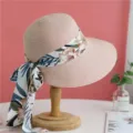 Damen Sommer Sonnenstrohhut mit Blumenband Strand Reise UV Schutz breite Krempe Hut - Haarband mit Blumenmuster - Rosa