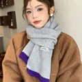 Écharpe en tricot gris et violet élégante pour femme, accessoire chaud d'hiver indispensable. - Tricot de base contrasté - 12 gris clair
