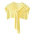 Dettaglio scialle estivo in maglia gialla, finto colletto alla moda in seta di ghiaccio. - Scialle a righe - giallo