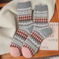 Calzini in lana lavorati a maglia Fair Isle vintage da donna, inverno caldi grigi. - Rosa grigiastro