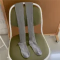 Calze lunghe donna grigie a costine sopra il ginocchio, calzetteria invernale. - Taglia unica / Grigio