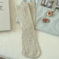 Calzini donna in maglia color avena, delicato motivo traforato, stile corto traspirante. - Farina d'Avena