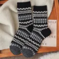 Calze in lana stile Fair Isle retrò da donna, spesse e calde invernali a metà polpaccio. - Nero
