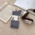 Calcetines de tripulacion grises sin costuras para hombres, algodon liso transpirable de alta calidad - Azul grisáceo