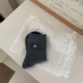 Calze medie in cotone grigio con ricamo di cagnolino carino in stile coreano donna. - Grigio Scuro (Ricamo di Lettere)
