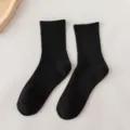 Einfarbige schwarze mittelhohe Socken für Damen und Herren, atmungsaktive Sportsocken. - Einheitsgröße / Mittleres Rohr Schwarz