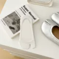 Cotton classic split toe low cut invisible socks, white color, anti-slip liner socks. - One Size / Off-White Two-Toe Socks