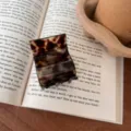 Tortoise shell hair claw clip detail, elegant acetate hair accessory for half-up hairstyles. - Wide High Ponytail Claw / Glossy Black Gold