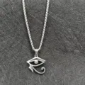Collier pendentif Œil d'Horus en acier inoxydable vue détaillée, design classique. - Chaîne en Perles Artificielles 2mm*60cm / Argent