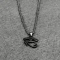 Vue détaillée du collier pendentif œil d'Horus en acier inoxydable avec l'œil providentiel. - Chaîne en Perles Artificielles 2mm*60cm / Noir