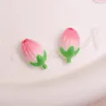 Primer plano de cabujones tulipán rosa 3D, perfectos para fundas DIY y accesorios de cabello. - Degradado Rosa Blanco