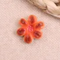 Primer plano de cabujón de flor de pan de resina, ideal para funda DIY y accesorios de joyería. - Estilo 3