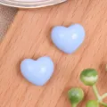 Primer plano de abalorios de corazón de resina brillante azul claro para manualidades y fundas. - Clip de estrella de dibujos animados azul (Cinnamoroll)