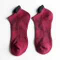 Men's outdoor sports short athletic running socks, breathable cotton with arch support. - EU 40-44 / 6821 Red
