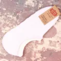Vue de detail de chaussettes bateau invisibles coupe basse blanches, tissu eponge confortable. - Taille unique / Style Blanc Homme