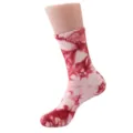 Gros plan montrant le motif unique de cravate-teinture rouge et blanche sur la chaussette. - Taille 36-44 / Rouge pastèque