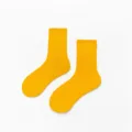 Chaussettes unies jaunes en coton confortable, détail respirant et doux pour un usage quotidien. - Taille unique / Curcuma