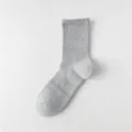 Graue gerippte Baumwoll-Sportsocken mit extra dicker Frotteesohle ideal für Laufsport. - Größen 39 bis 44 / Hellgrau