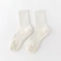 Nahaufnahme von dicken Baumwoll-Frotteesocken für Herren in weißem Mid-Tube-Design. - Größen 39 bis 44 / Creme