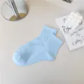 Damen einfarbig Sommer duenn Crew Socken Baumwolle Makronen Bonbonfarbe Detailansicht - Blau