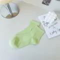Damen einfarbige Baumwoll Socken, dünne atmungsaktive Sommersocken, makronen grüne kurze Socken. - Hellgrün