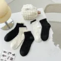 Damen sommer dünne rüschen socken gekämmte baumwolle kurze socken schwarz weiß herzen set - Größe 35-40 / 5 Paare / Schwarz und Weiß