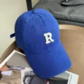 Amerikanische Retro blaue Baseballkappe mit R Stickerei, gebogener Schirm, Freizeithut. - Klein-Blau