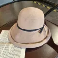 Women's summer straw hat Hepburn style foldable sun protection beach bucket hat beige - M (56-58cm) / Light Pink