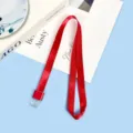 Cinta de cuello de poliéster rojo soporte para tarjeta de identificación con metal. - Cordón Largo Envuelto en Oro Rojo