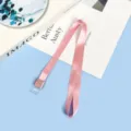Cordón rosa de poliéster de 1.5cm con clip de aleación para tarjetero y etiqueta de identificación. - Cordón Largo Envuelto en Oro Rosa
