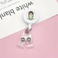 Uitschuifbare verpleegster badgehouder met dubbele strap en cartoon arts design voor ID kaart. - Cartoon Verpleegster Roze / Dubbele Leren Band Rugclip