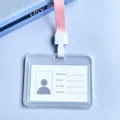Horizontale transparante ID-kaartouder met roze lanyard, duurzame studentenbadgehouder. - Horizontale heldere PP ID-houder / Roze