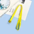 Cordón de cuello de poliéster amarillo para tarjetero de identificación con gancho. - Cordón Largo Envuelto en Oro Amarillo