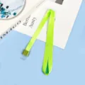 Cordón para credencial de poliéster verde neón de 1,5 cm con clip metálico para tarjetas ID. - Cordón Largo Envuelto en Oro Verde Fluorescente